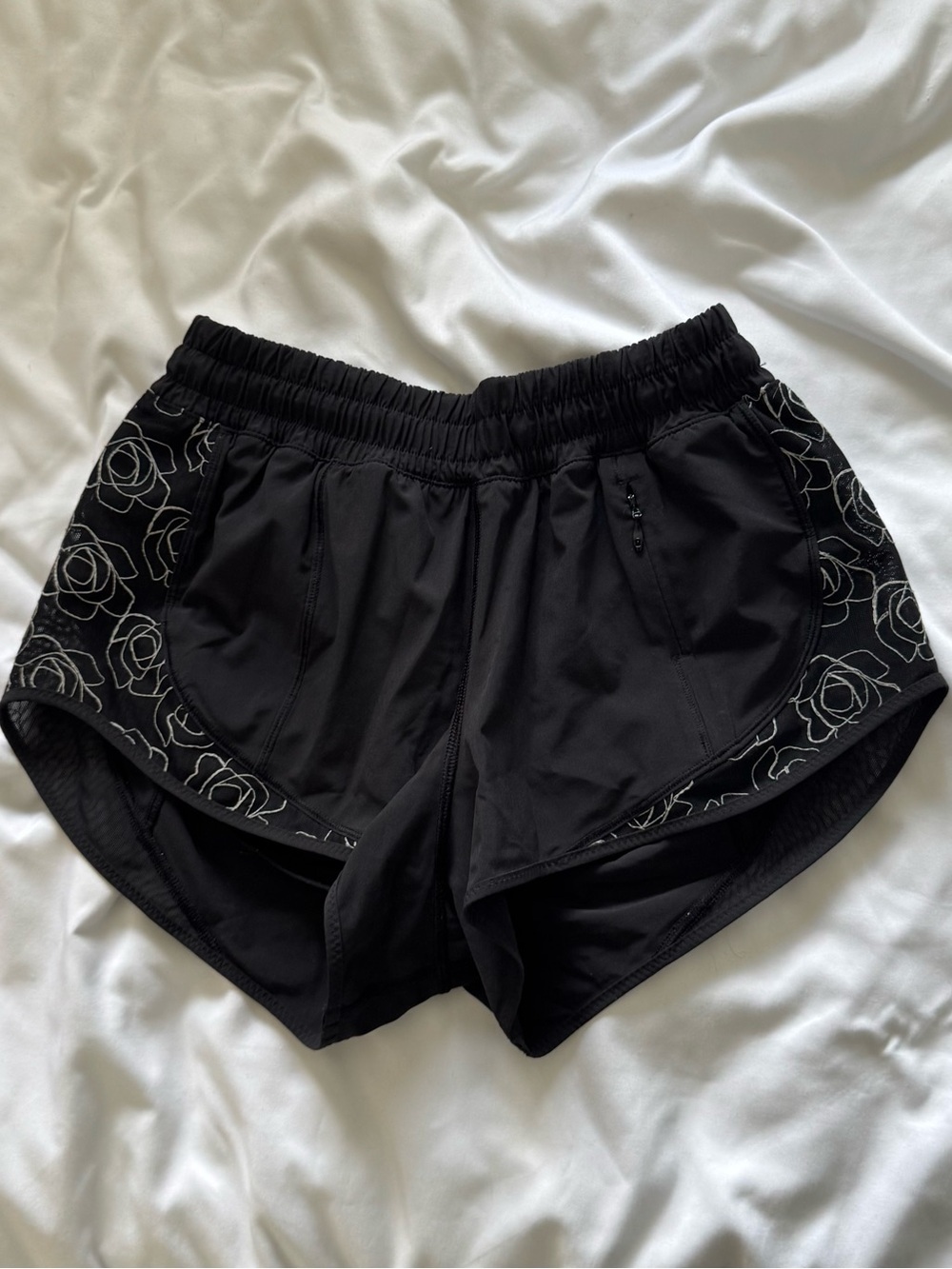 Rare- Lululemon Lucent Short
Black
